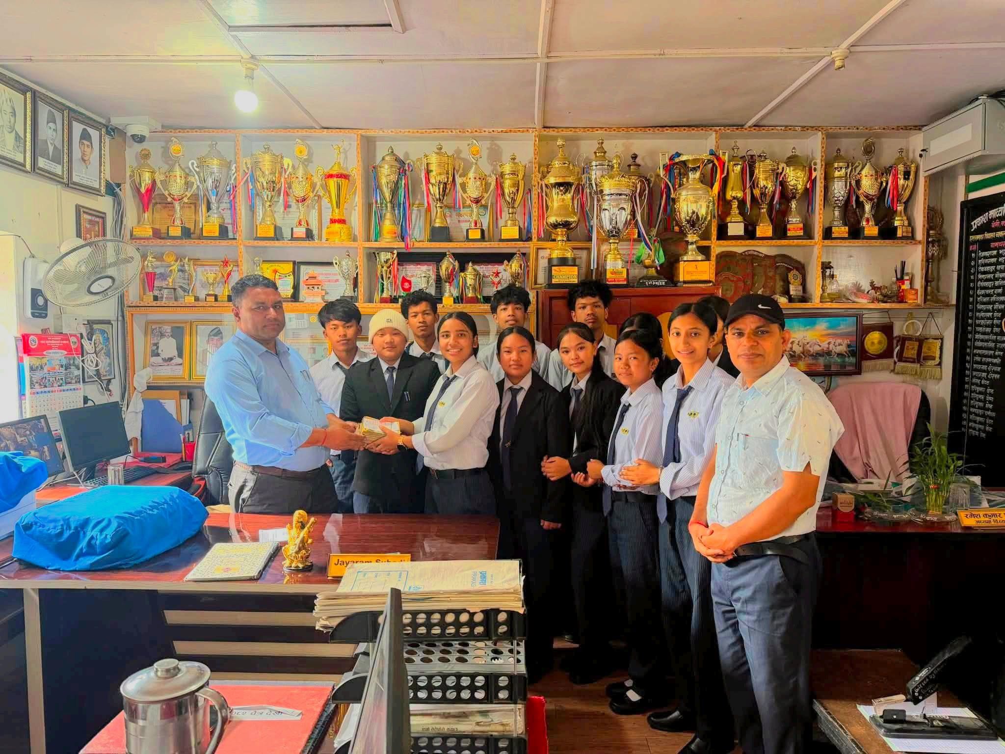 प्रकाश माविको रेडक्रस सर्कलबाट बाढीपीडितलाई आर्थिक सहयोग